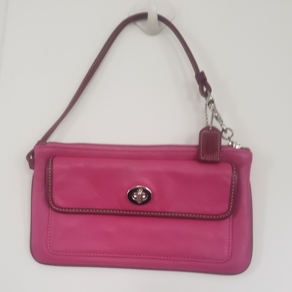 Coach Really Cute pink wristlet Used - Picture 3 of 9
